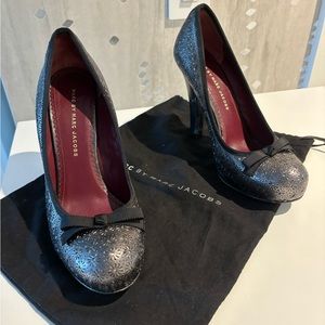 Marc by Marc Jacobs Silver heels size 8.5